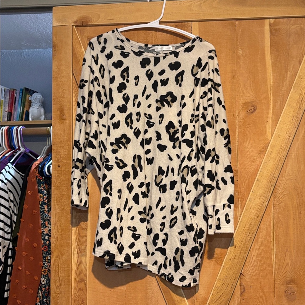 Women’s Animal Print Light Weight Sweater